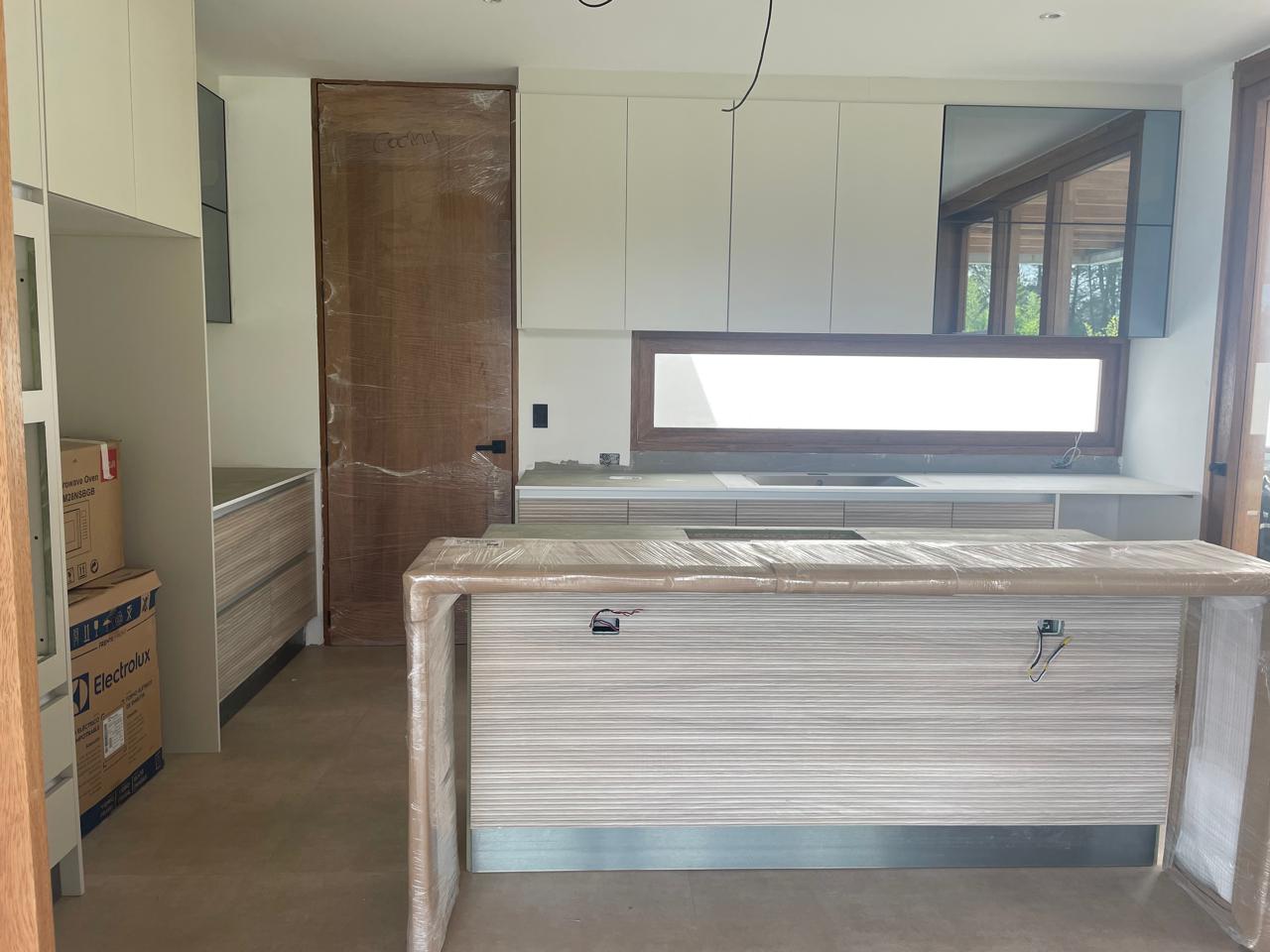 Cocina contemporánea en proceso