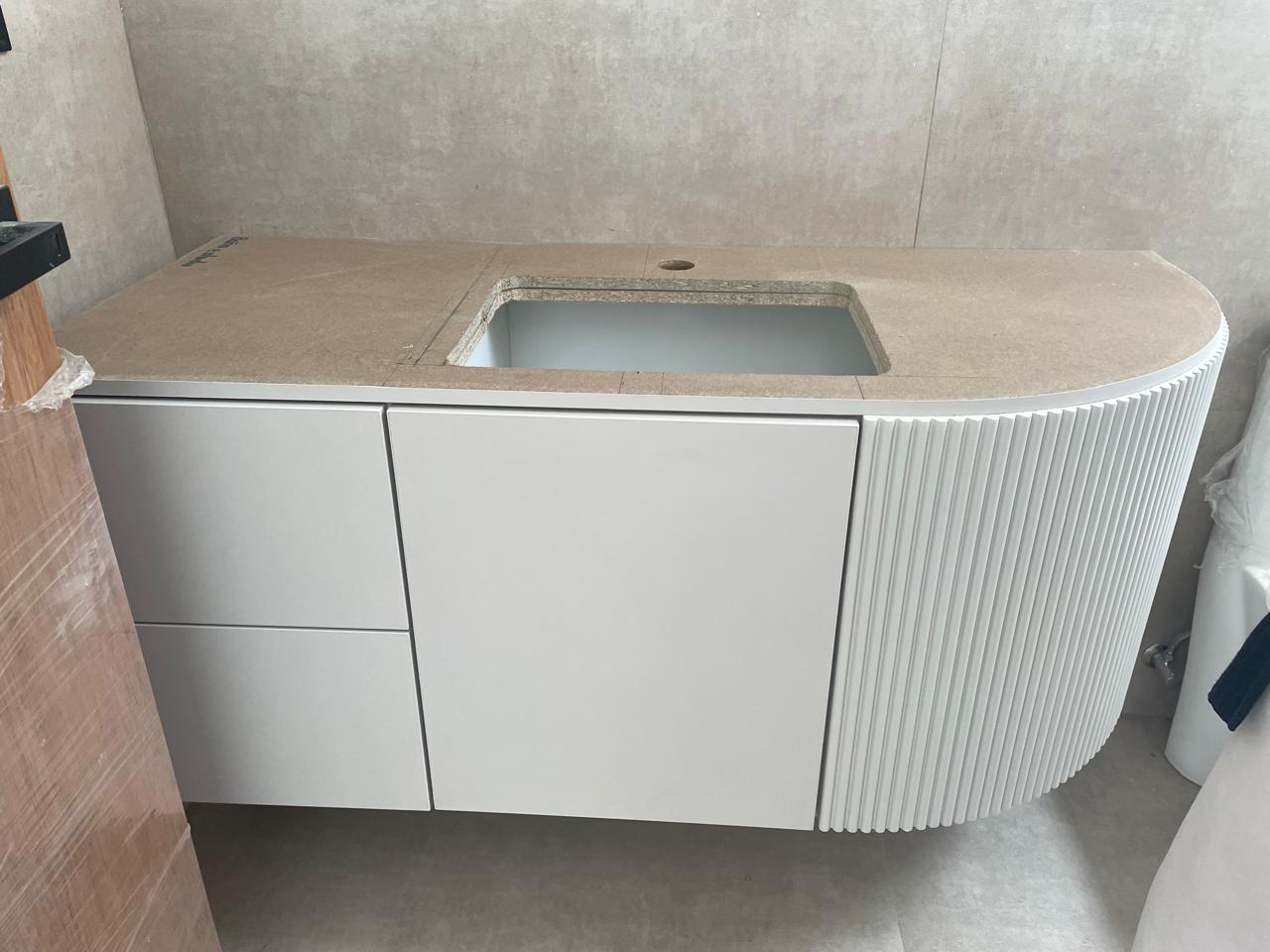 Mueble curvo personalizado